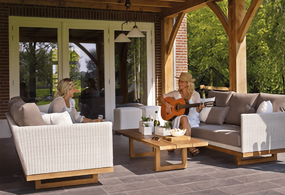 ladies & guitar on covered patio
